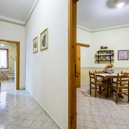 Yellow-house 100 Meters From The Sandy Avola
